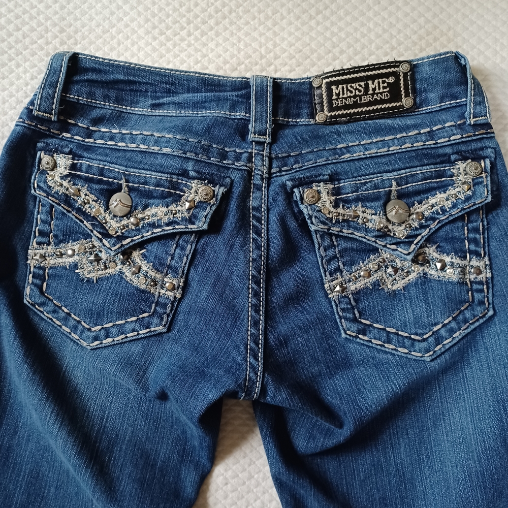 Miss Me Skinny Jeans with Silver Details Women's Size 27 X 31